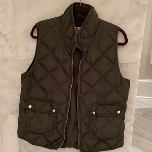 Woolrich hunter green vest SZ large with gold buttons on pockets